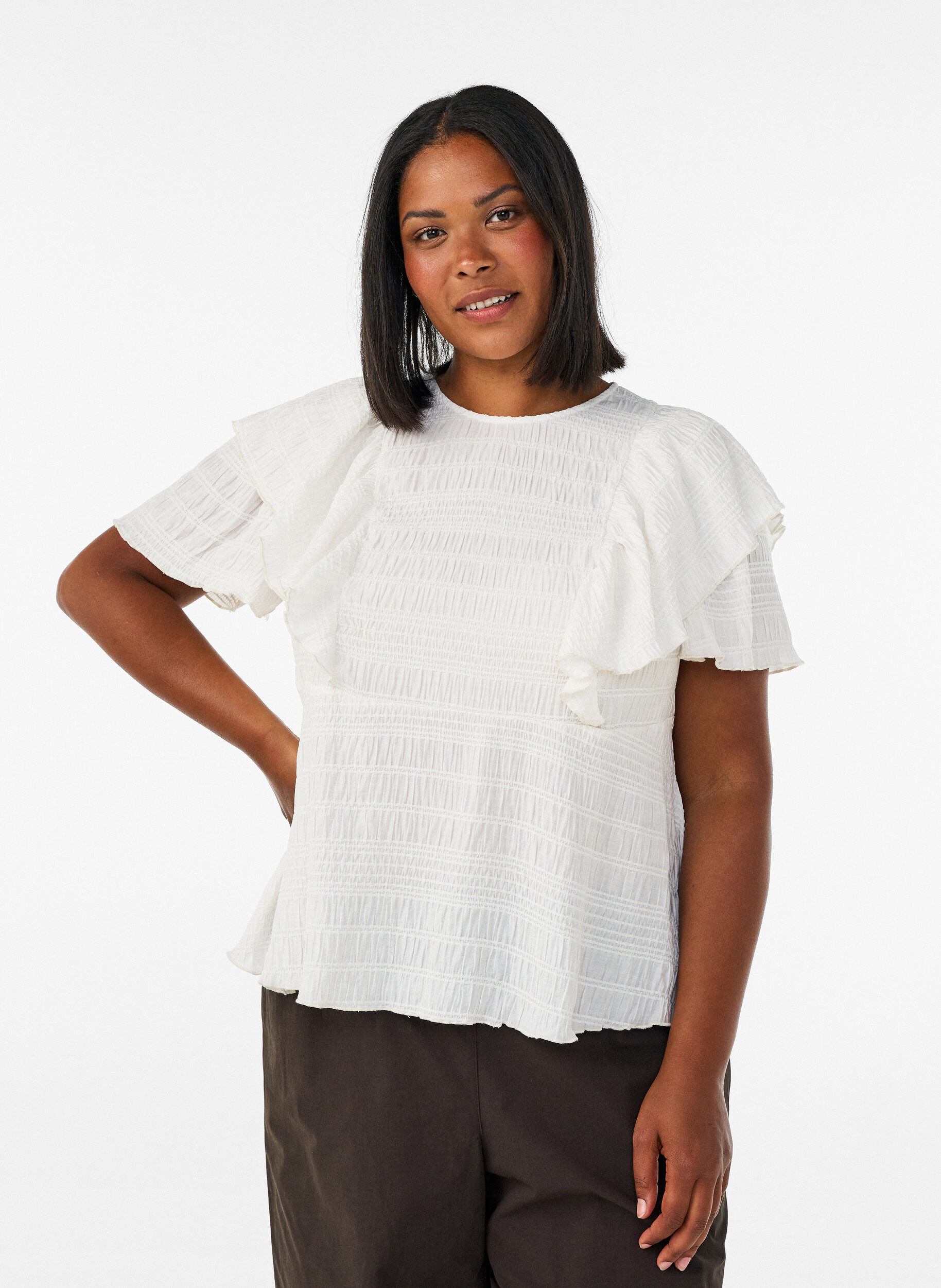 Bluse med smockstruktur og volangermer, Vanilje, Model