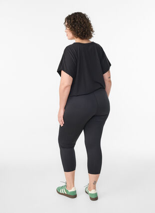 Zizzi Tettsittende capribukser til trening, Svart, Model image number 2