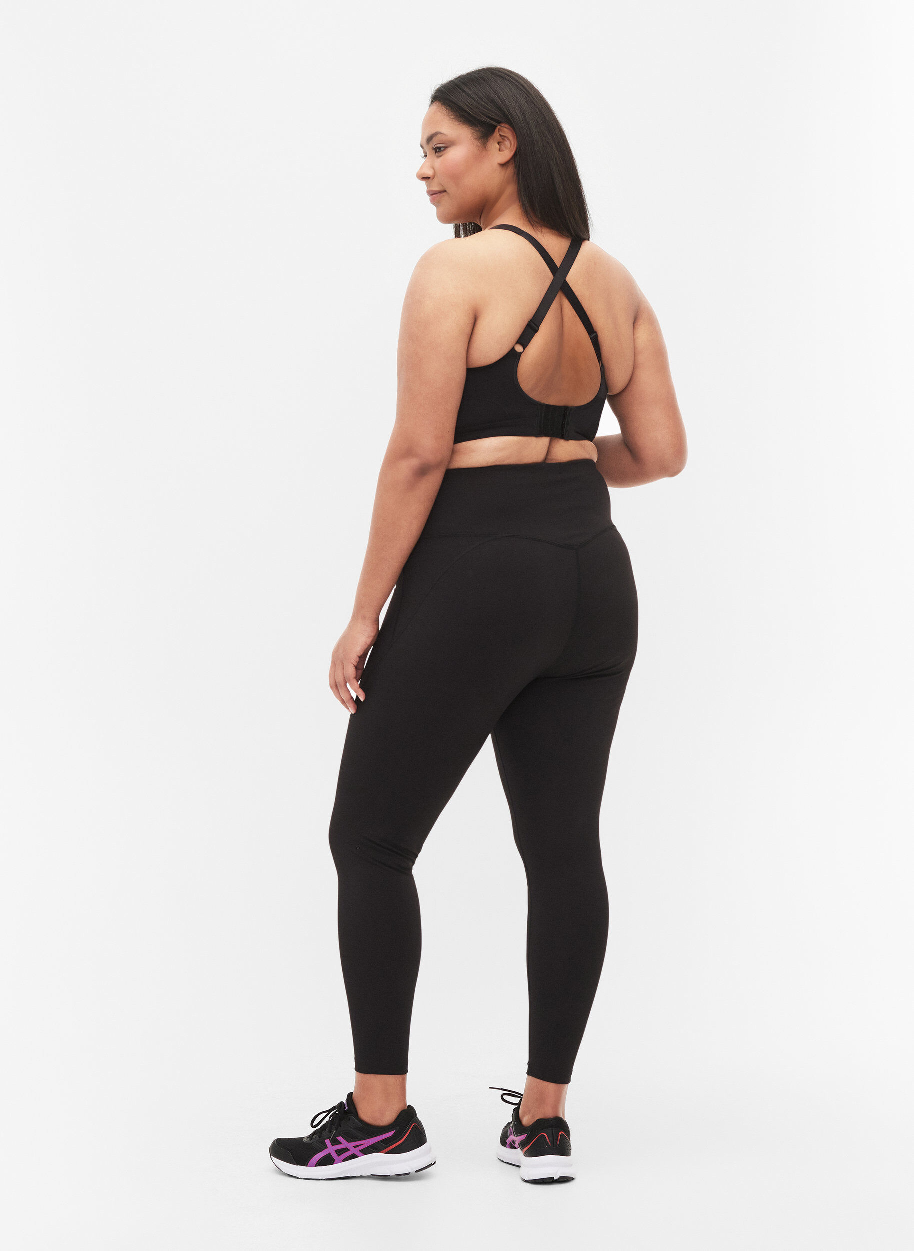 Zizzi CORE, V-SHAPE DEFINE TIGHTS - Cropped treningstights med V-form bak, Black, Model image number 1