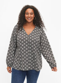 Skjortebluse med v-hals og trykk, Birch Graphic AOP, Model