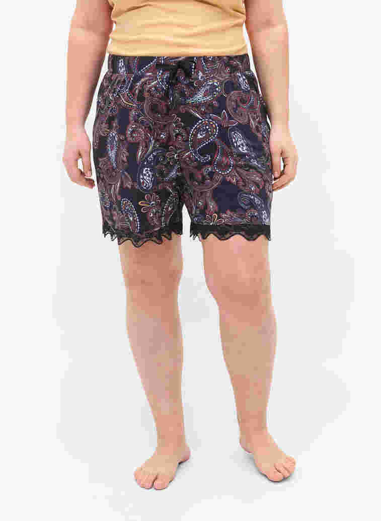Shorts med blondedetaljer i viskose, PAISLEY PRINT, Model