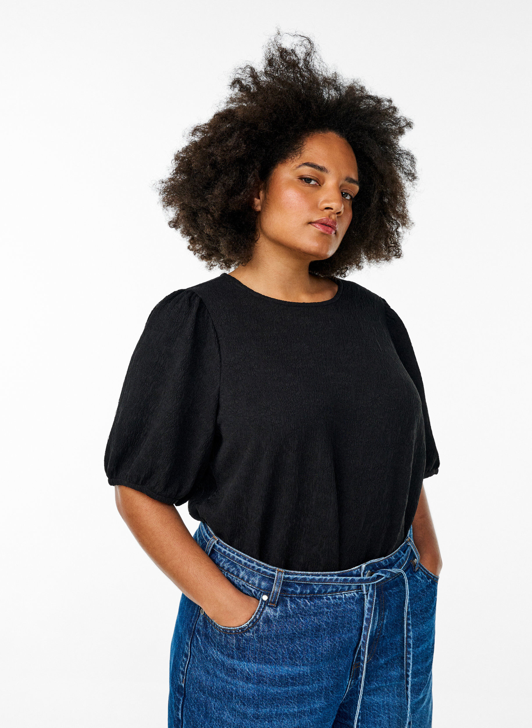 Strukturert bluse med korte ermer, Svart, Model