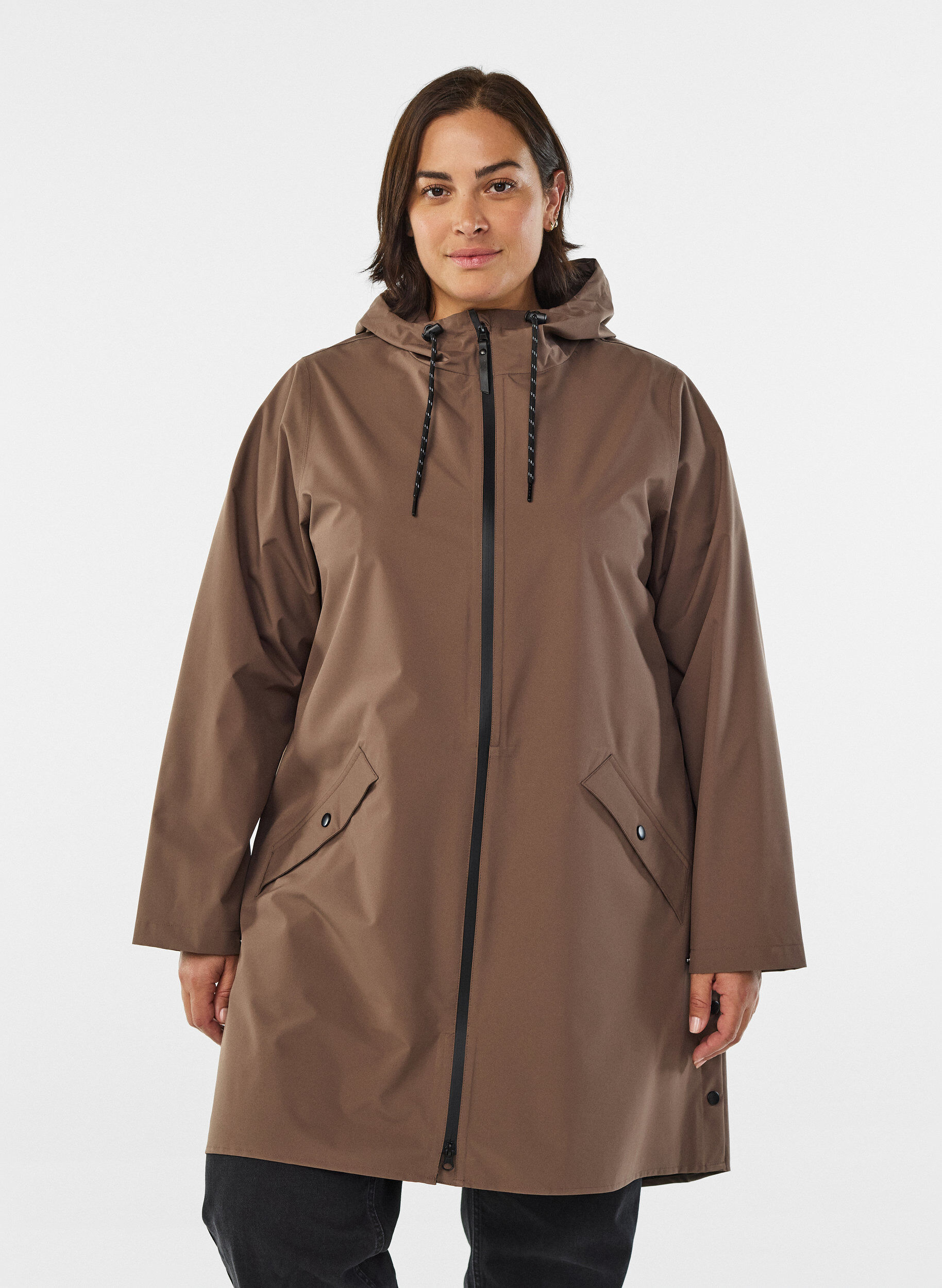 Regnjakke med lommer og hette, Brun, Model