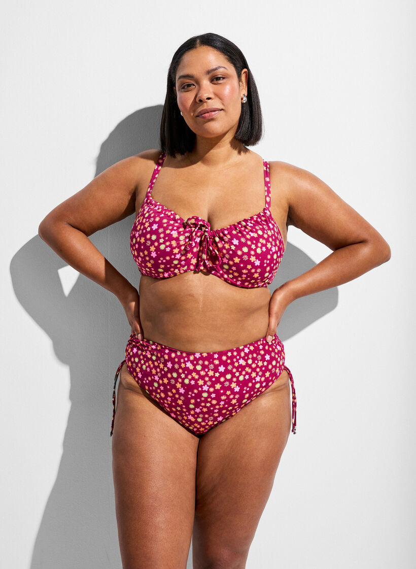 Bikinioverdel med b&oslash;yle og knytestropper, R&oslash;d, Model image number 1