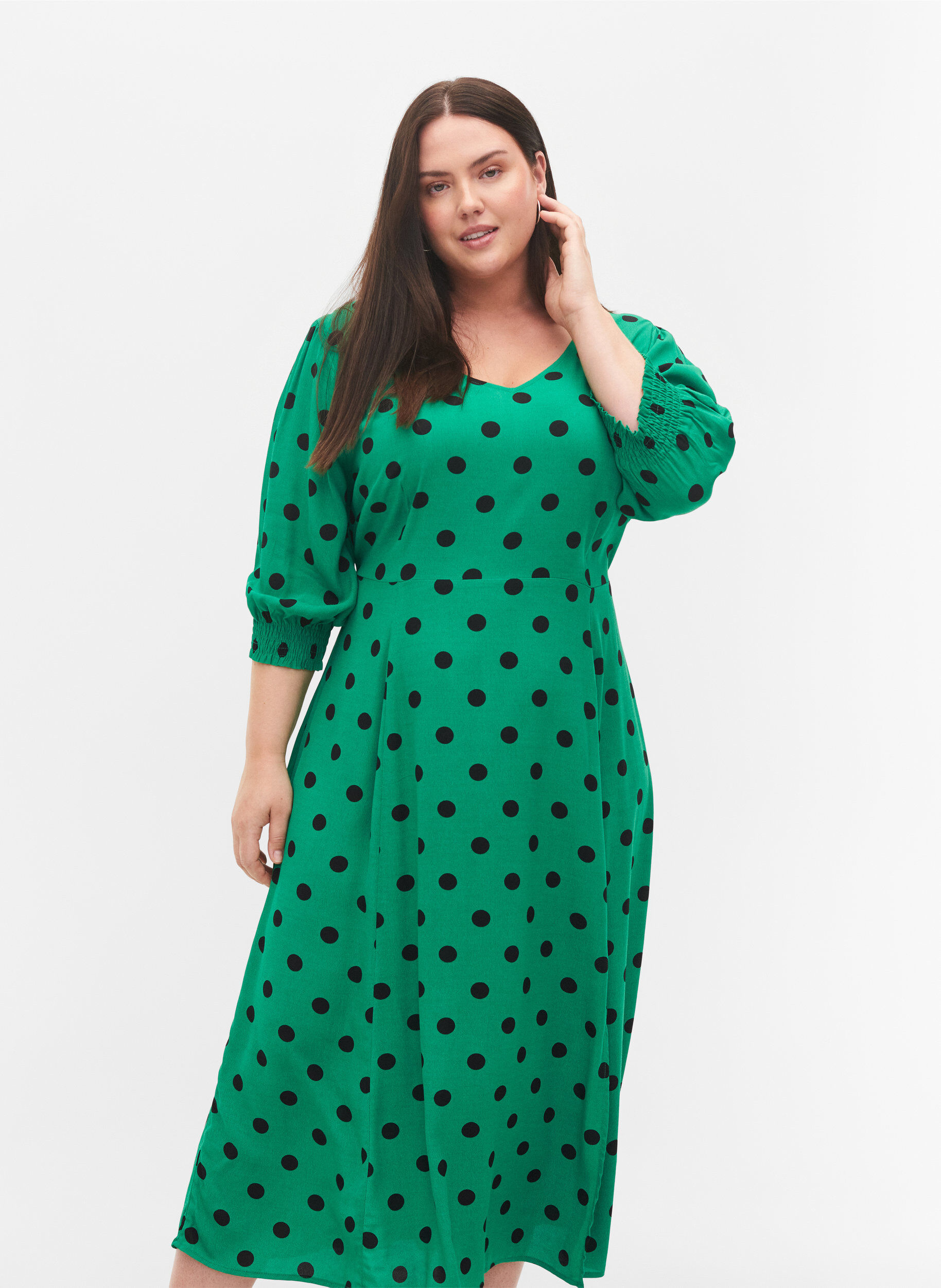 Zizzi Midikjole med prikker i viskose, Jolly Green Dot AOP, Model image number 2