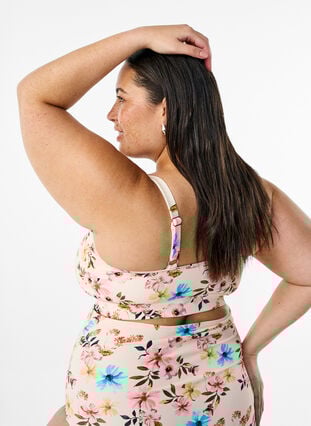 Zizzi Blomstrete bikinioverdel med volangdetaljer, Beige, Model image number 2
