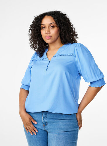 Zizzi Viskosebluse med vaffelsøm og rysjedetaljer, Cornflower Blue, Model image number 0