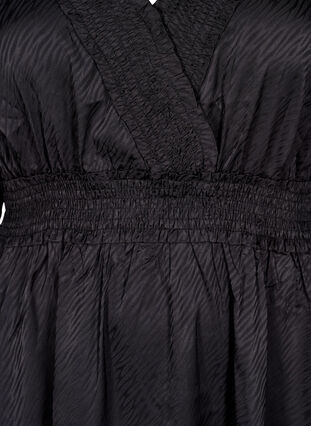 Zizzi Kort kjole med smock-detaljer, Svart, Packshot image number 2