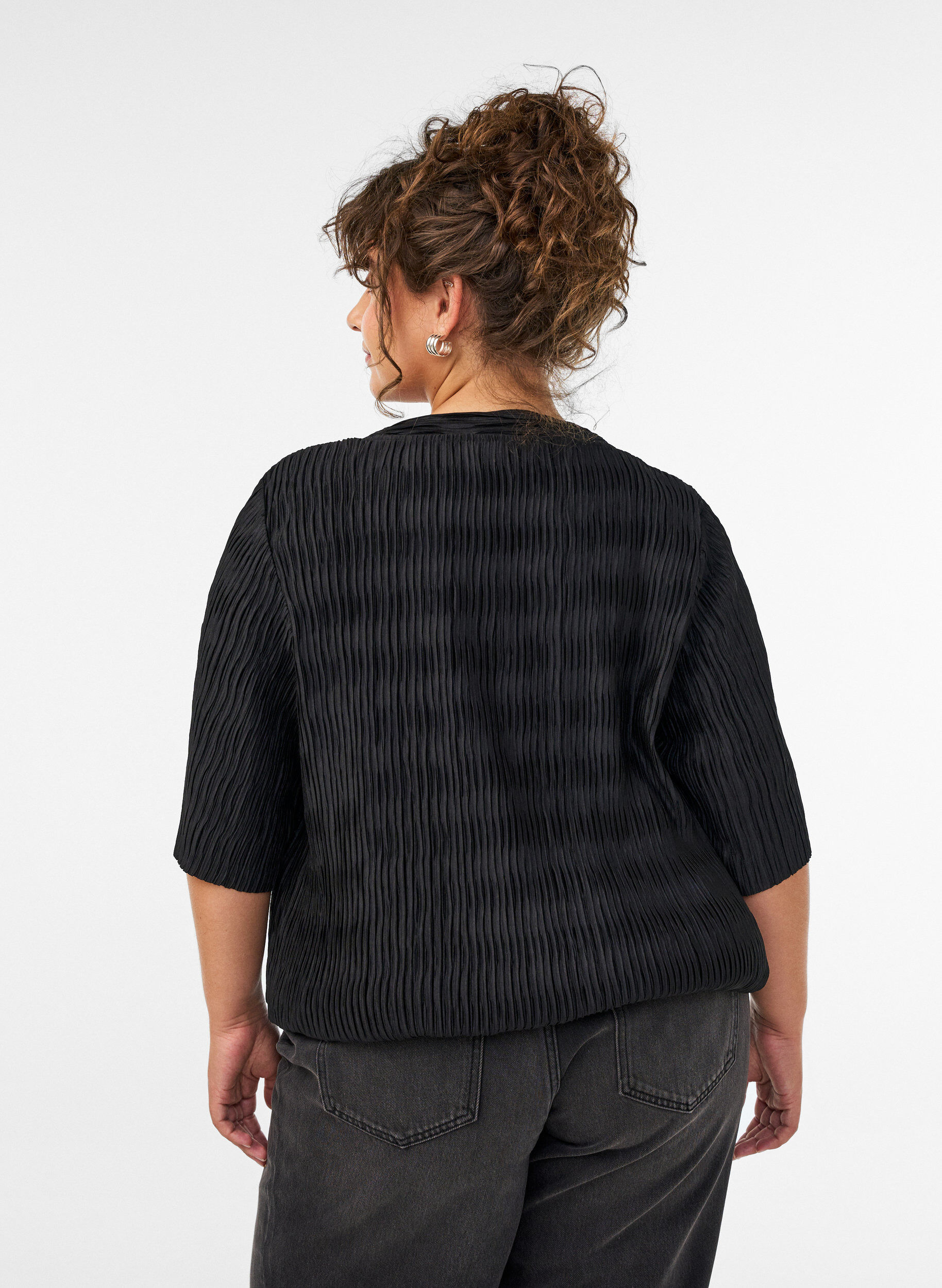 ZizziBluse med b&oslash;lget tekstur og ballongfasong, Svart, Model image number 2