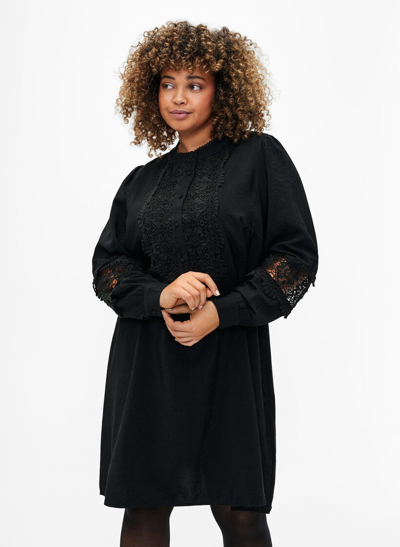Kjole i viskose med heklede detaljer, Black, Model image number 0