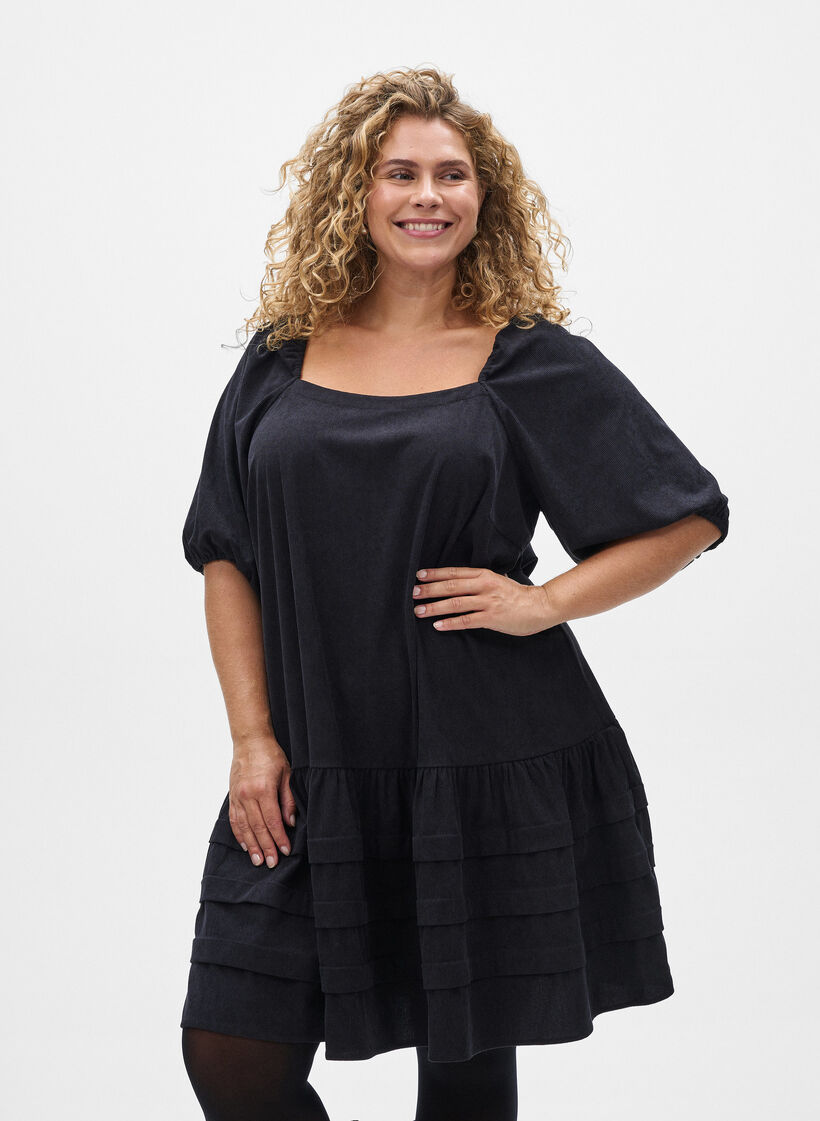 Kort cordfløyelskjole med firkantet halslinje, Black, Model