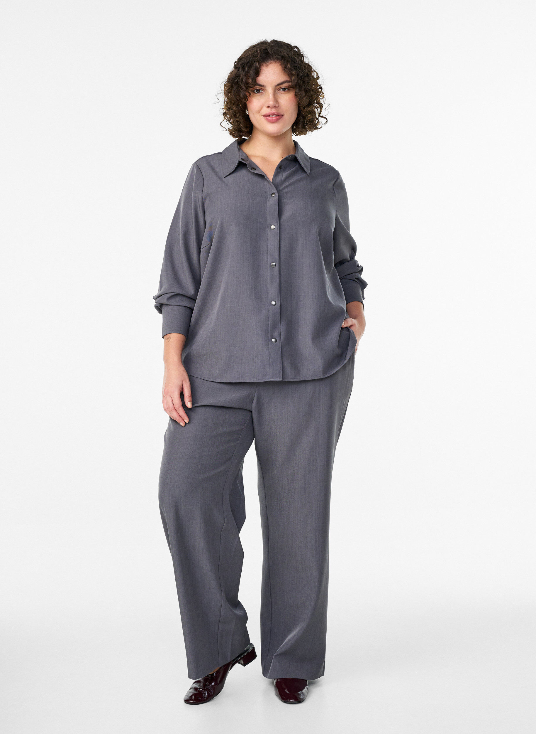 Zizzi Skjorte med krage og trykknapper, Gr&aring;, Model image number 1