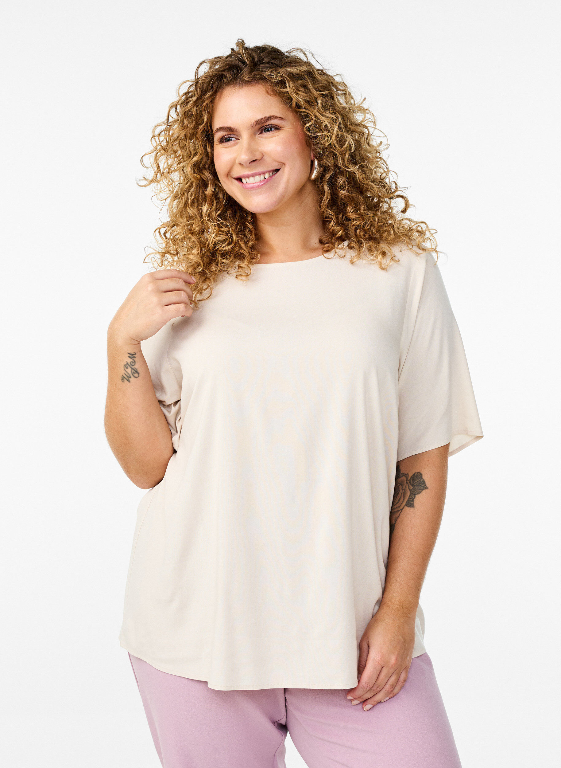 Vevet bluse med korte ermer og rund hals, Beige, Model