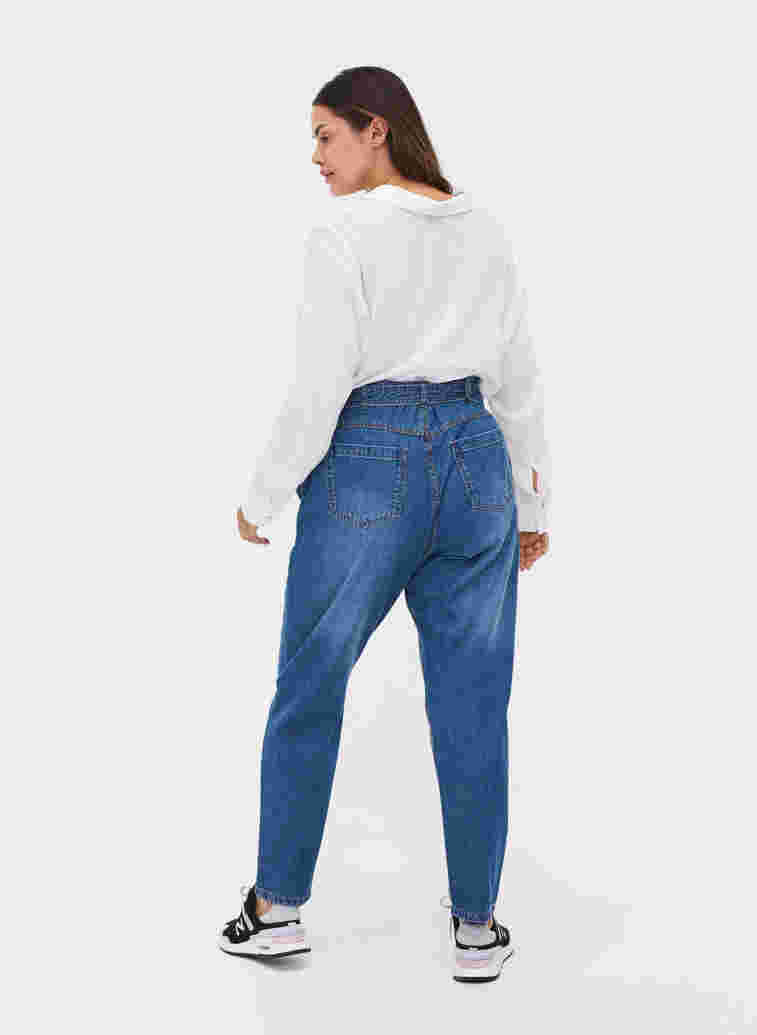 Jeans med høyt liv og belte, Blue denim, Model image number 1