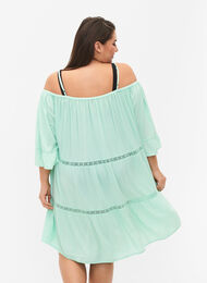 Strandtunika med off-shoulder, Brook Green, Model
