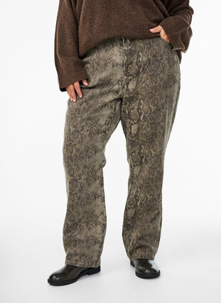 Zizzi Høymidjede Gemma-jeans med slangeprint, Light Snake AOP, Model image number 2