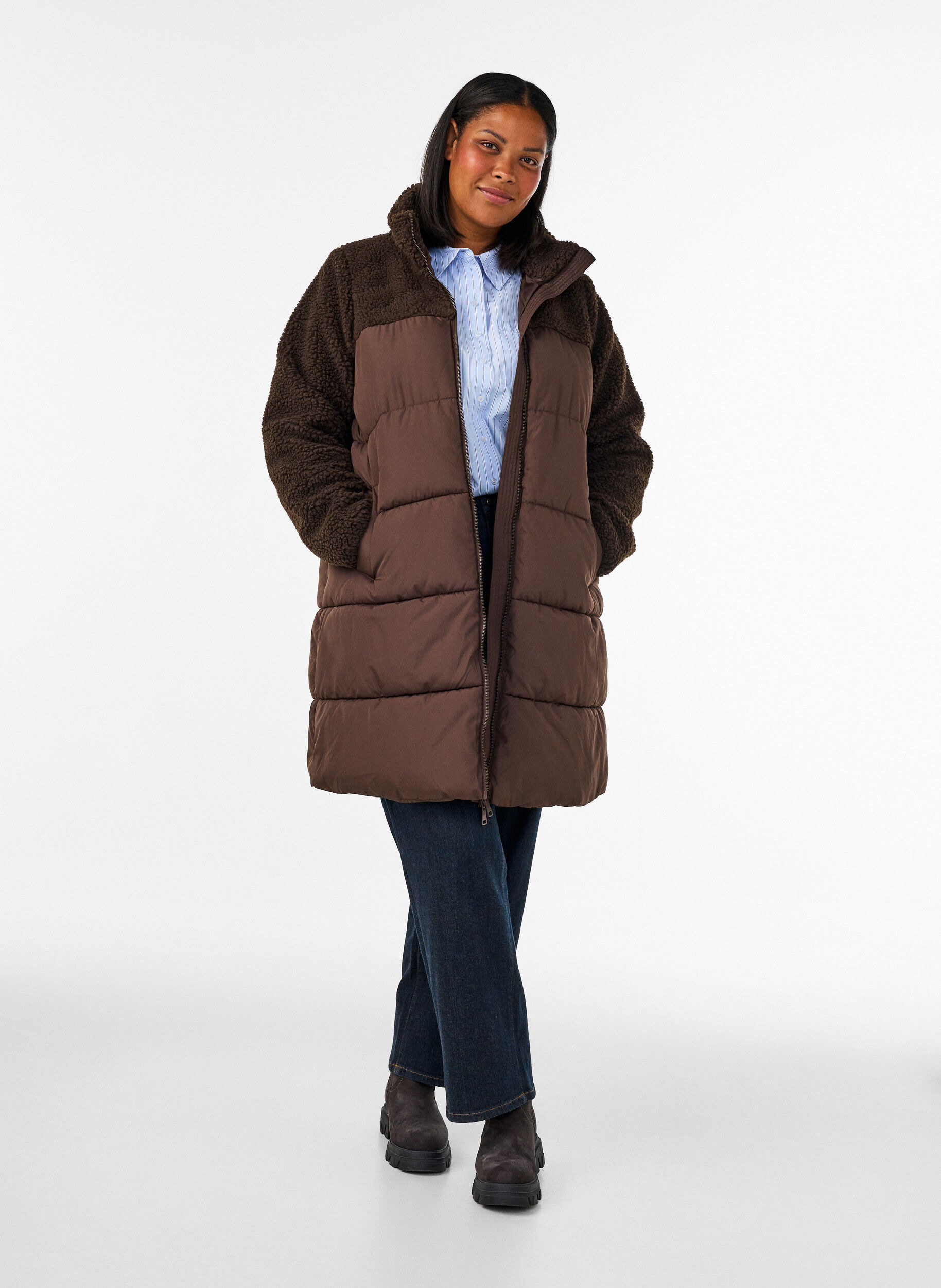 ZizziMidilang pufferjakke med teddyfleece, Brun, Model image number 1