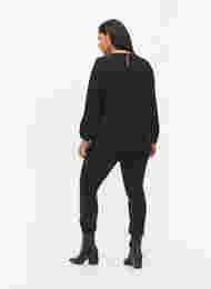 Ekstra slim Sanna jeans med normal høyde på livet, Black, Model