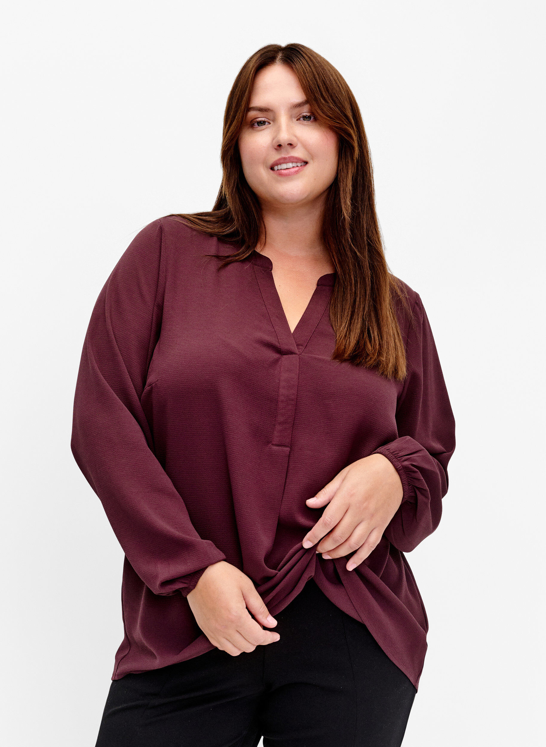 Zizzi Ensfarget bluse med V-hals, Fudge, Model image number 0