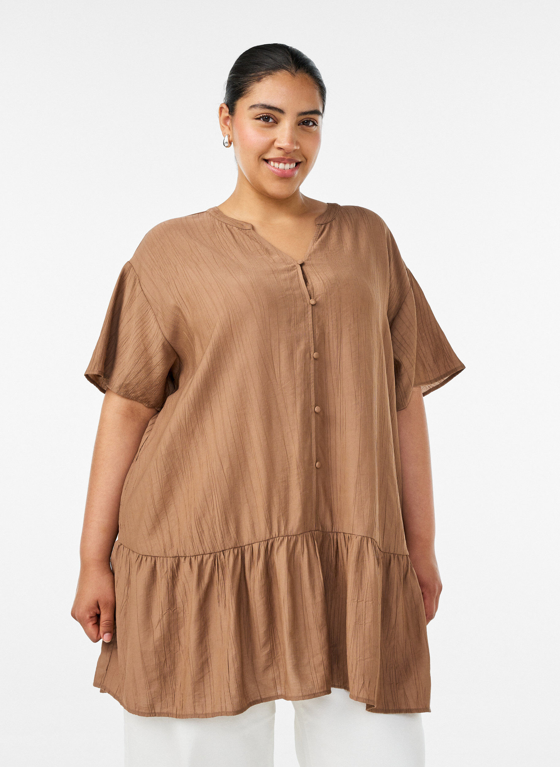 L&oslash;s tunika med kr&oslash;llet struktur og volangkant, Brun, Model