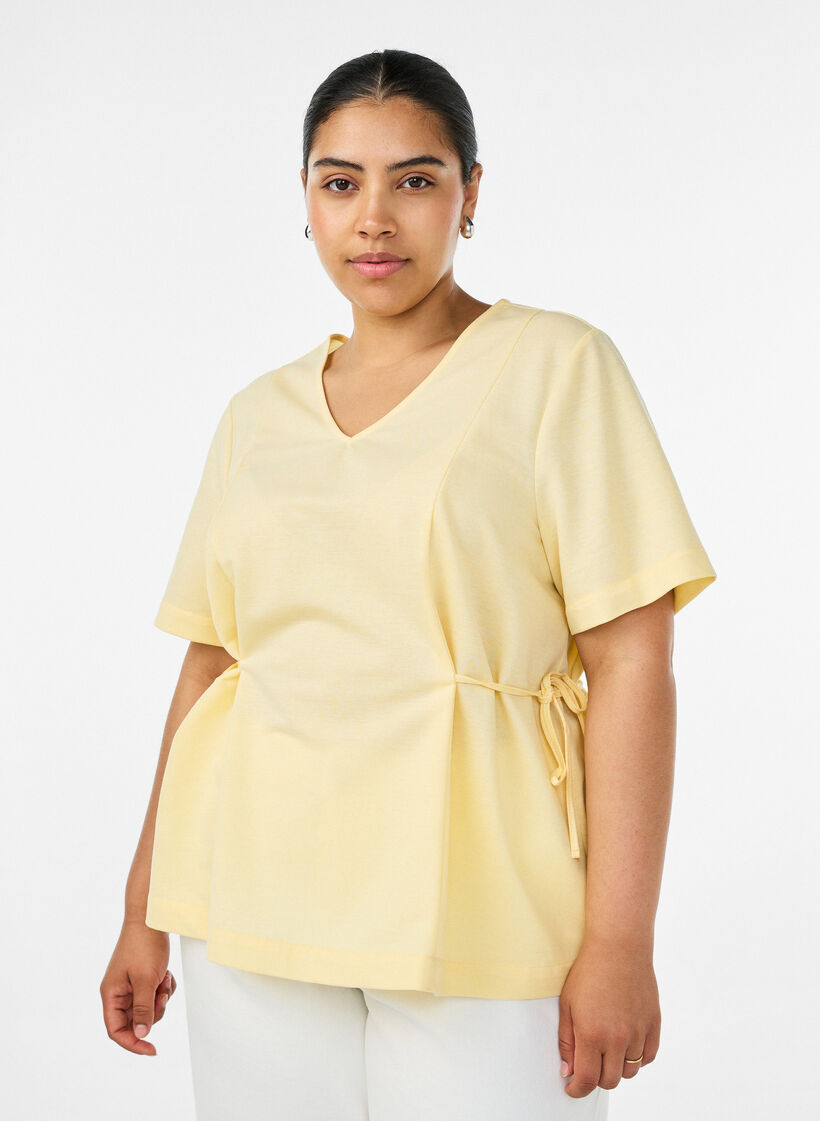Bluse i bomullsblanding med V-hals og knyteb&aring;nd, Gul, Model image number 0