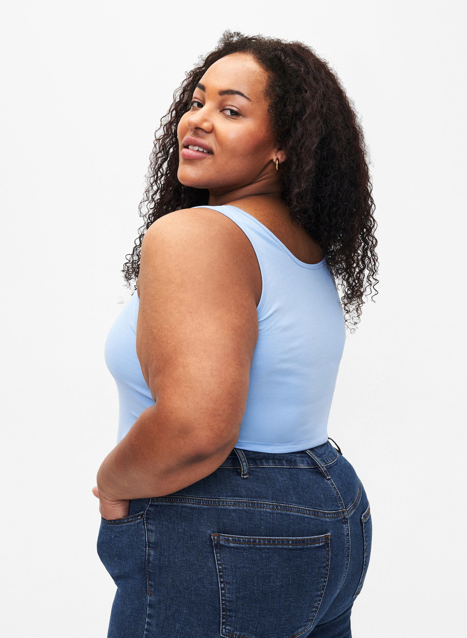 Zizzi Ensfarget basistopp i bomull, Bl&aring;, Model image number 2