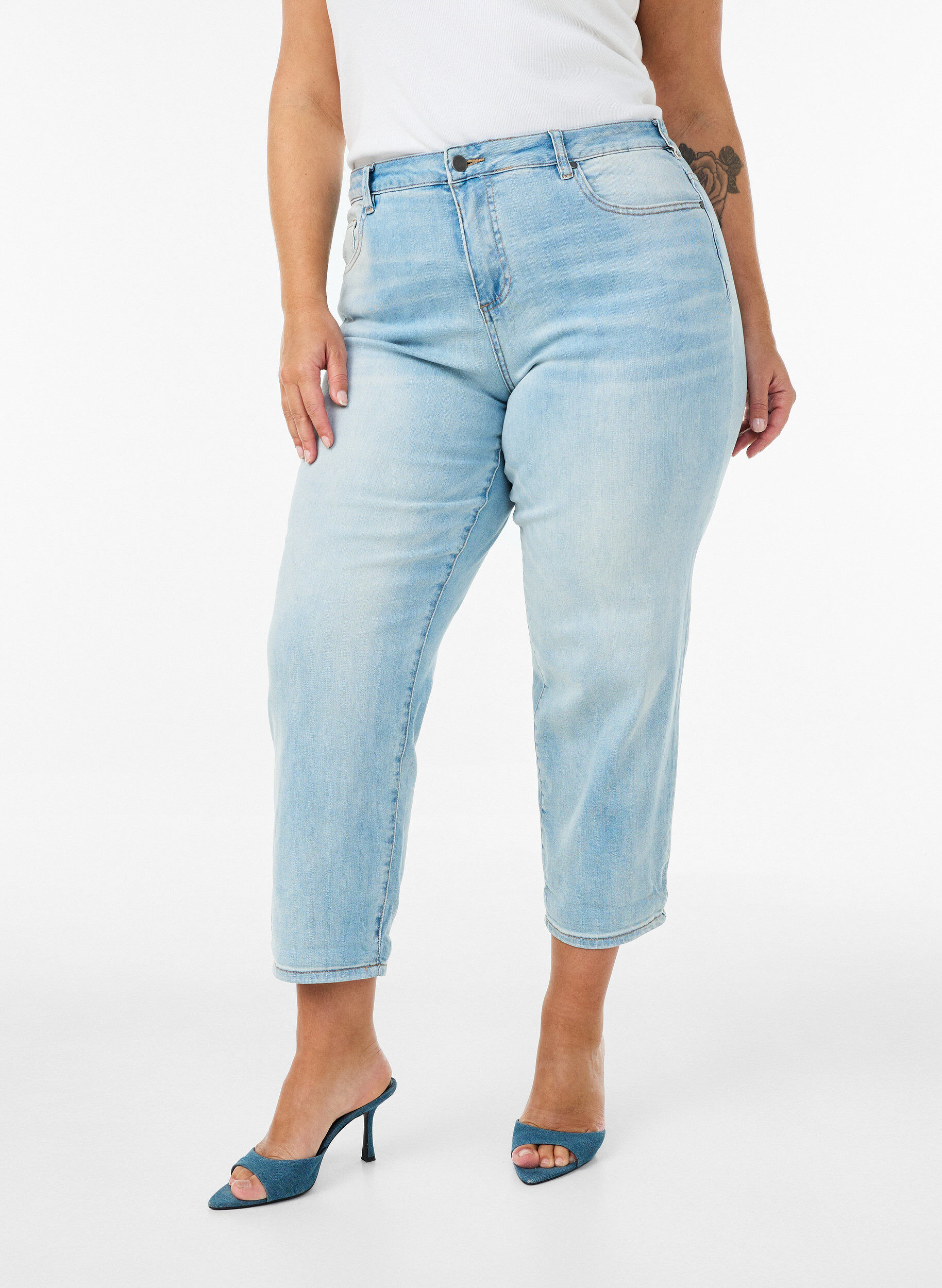 Zizzi7/8 jeans med oppbrettede kanter og h&oslash;y midje, Bl&aring;, Model image number 2