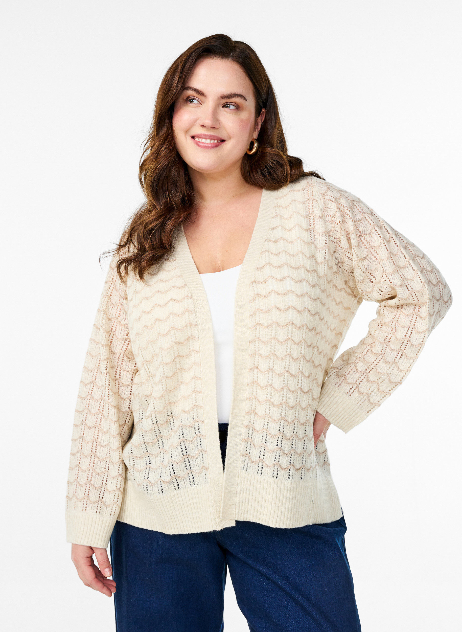 Zizzi Strikket cardigan med et &aring;pent m&oslash;nster og b&oslash;lgete linjer, Birch w. Simply T., Model image number 0