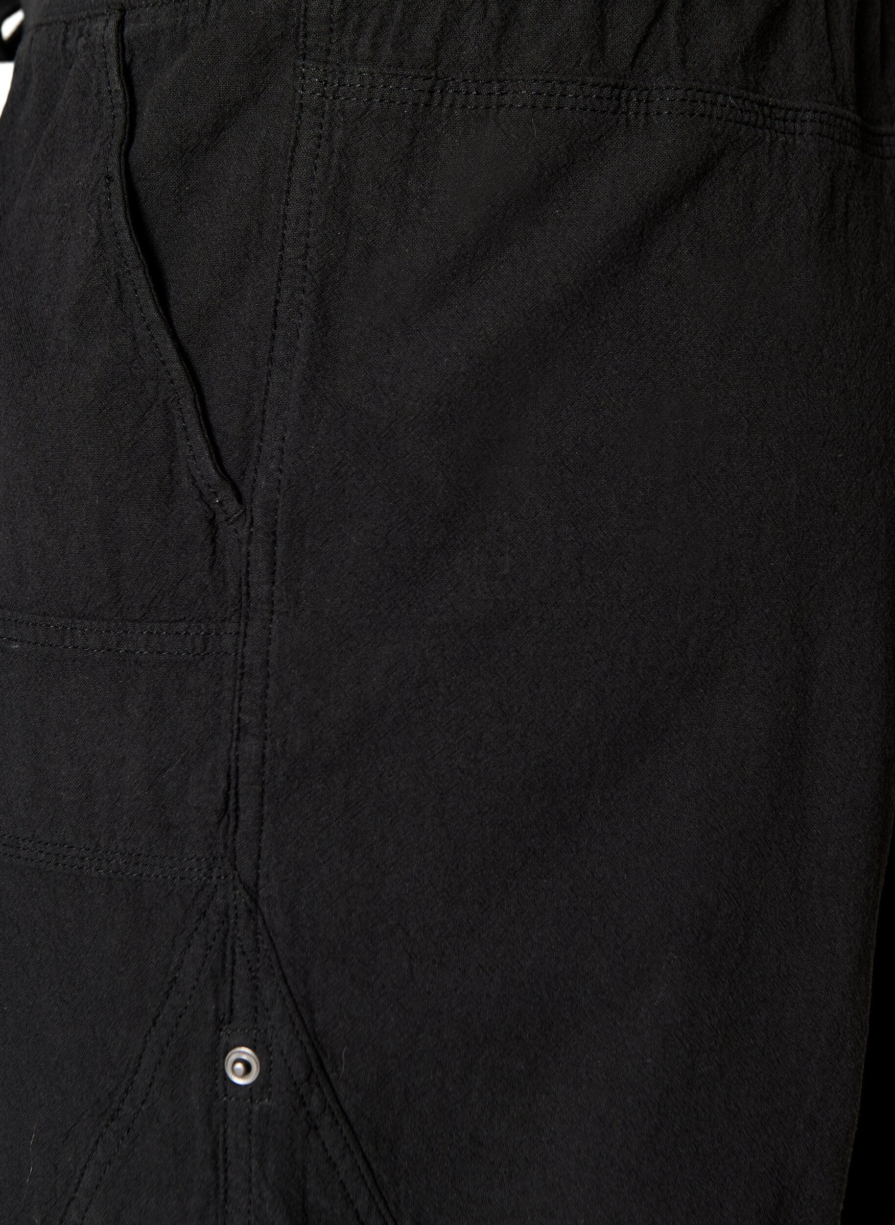 Zizzi L&oslash;s shorts av bomull med lommer, Svart, Packshot image number 3