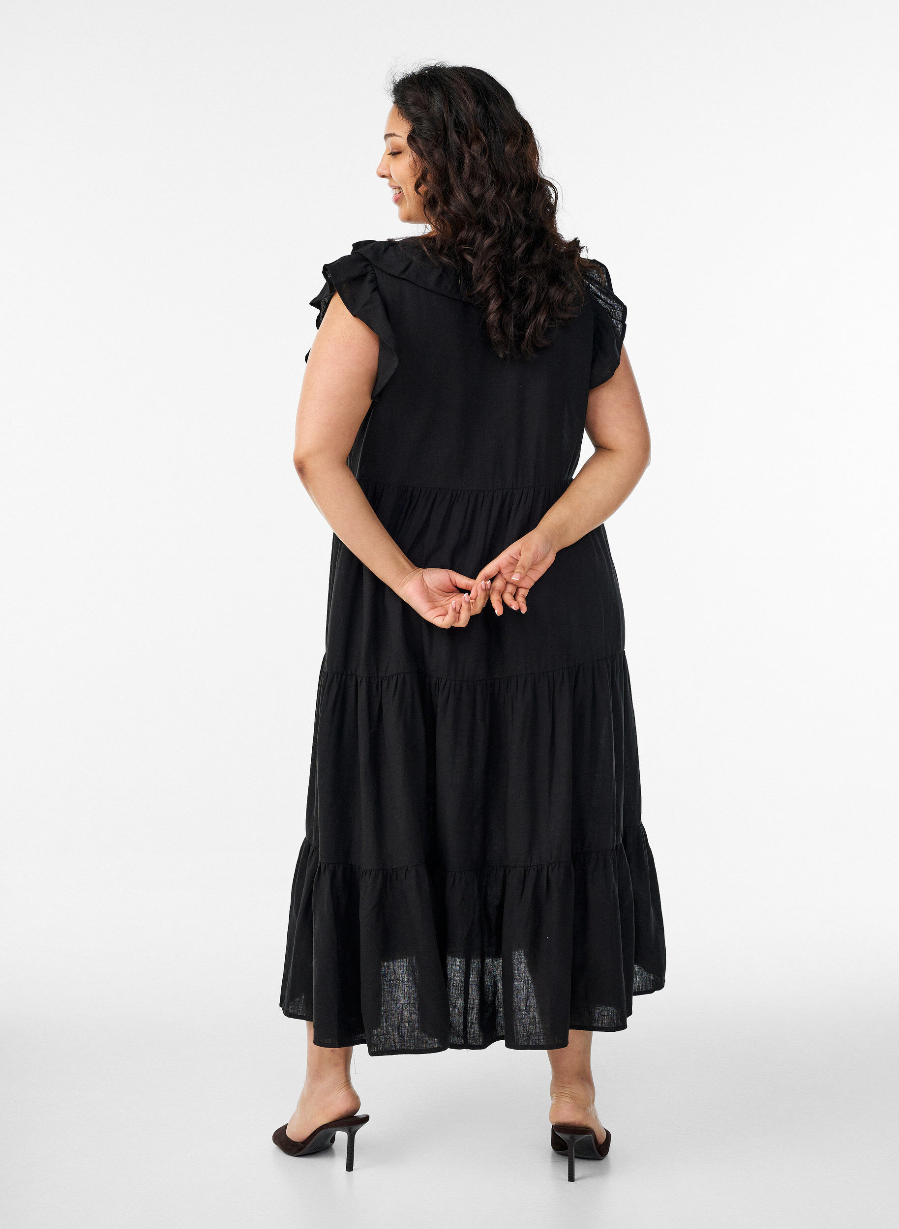 ZizziErmel&oslash;s midikjole i lin og viskose med volanger, Svart, Model image number 1