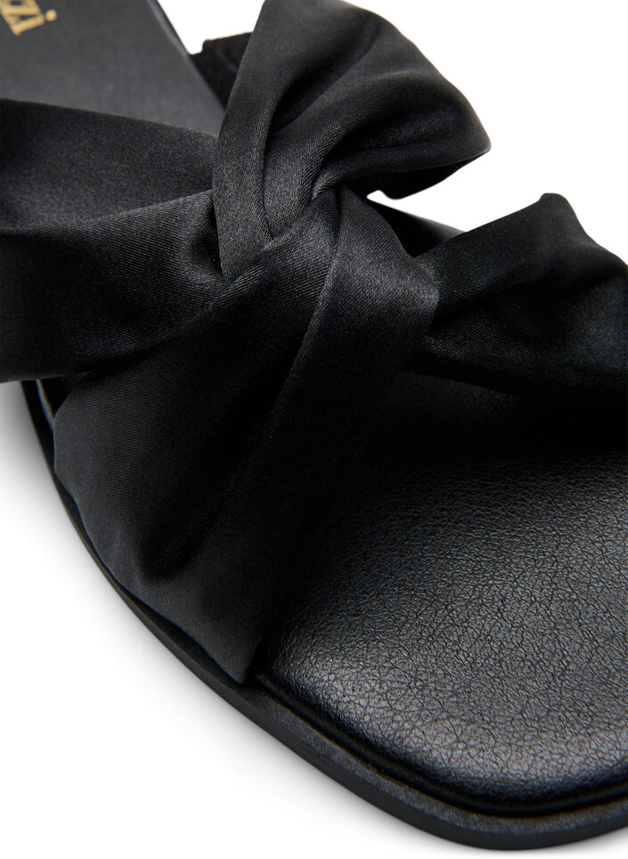 Wide fit - Slip-in med kryssede satengstropper, Black, Packshot