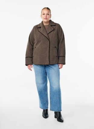 Zizzi Teddyjakke med kontrastdetaljer, Brun, Model image number 1