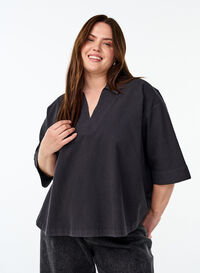 Løs bluse med krage og 1/2 ermer, Svart Løs bluse med krage og 1/2 ermer, Svart, Model