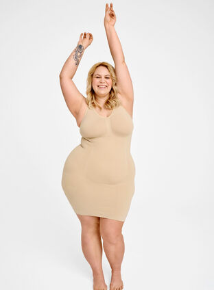 Zizzi Støtter formen din, , Model