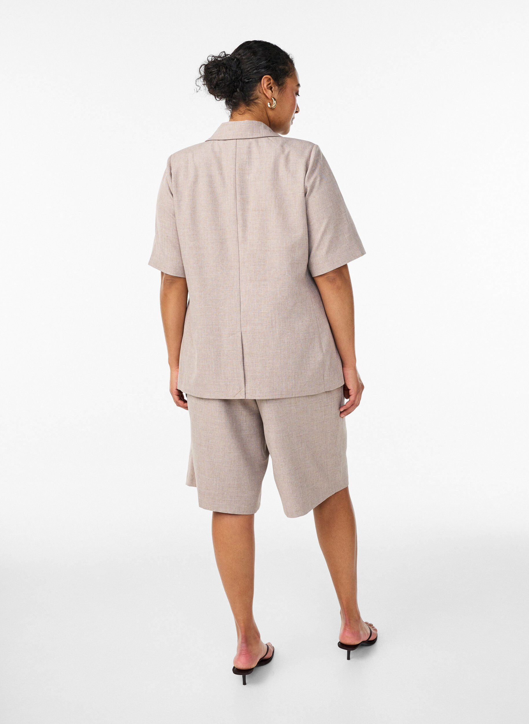 Zizzi Loose fit Bermuda shorts med h&oslash;y midje, Brun, Model image number 1