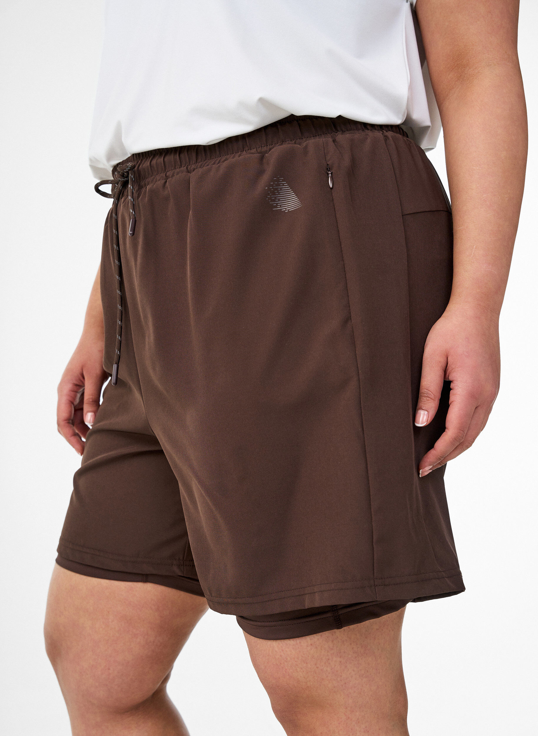 Treningsshorts med innershorts og en lomme til telefonen, Brun, Model