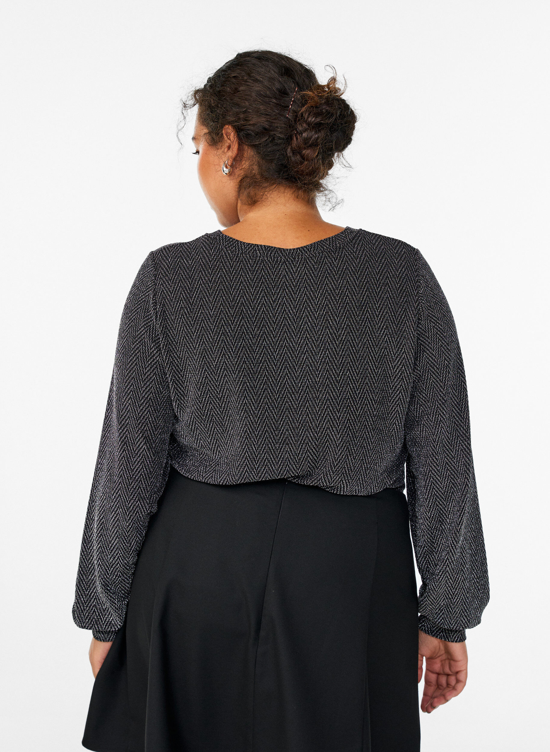 ZizziBluse med fiskebensm&oslash;nster og glittertr&aring;d, Svart, Model image number 2