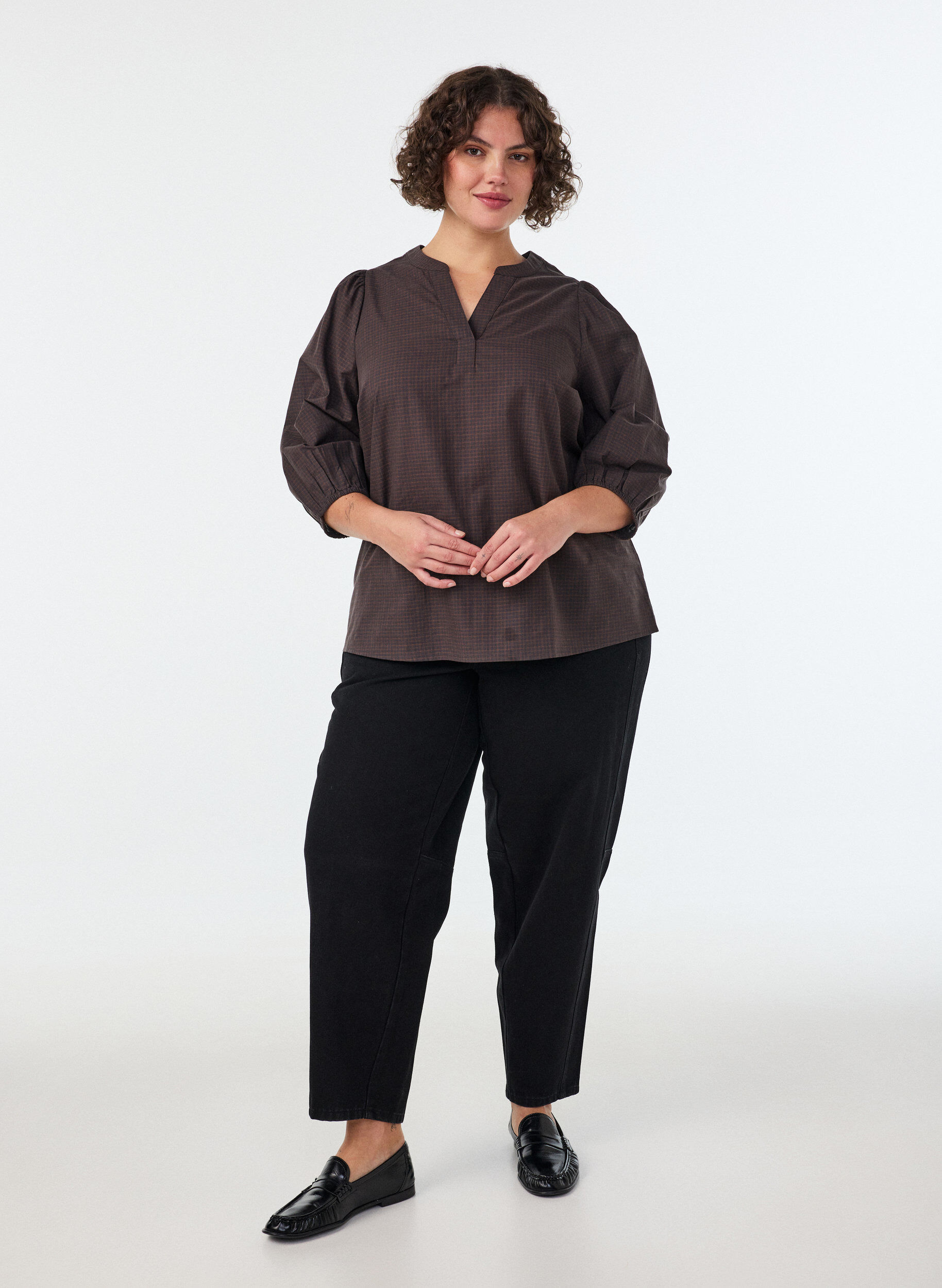 ZizziRutete bluse med V-hals og 3/4-ermer, Brun, Model image number 1