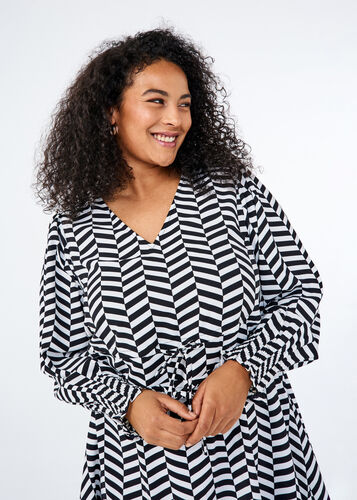 Zizzi Kjole med knytebelter i midjen, Svart, Image image number 0