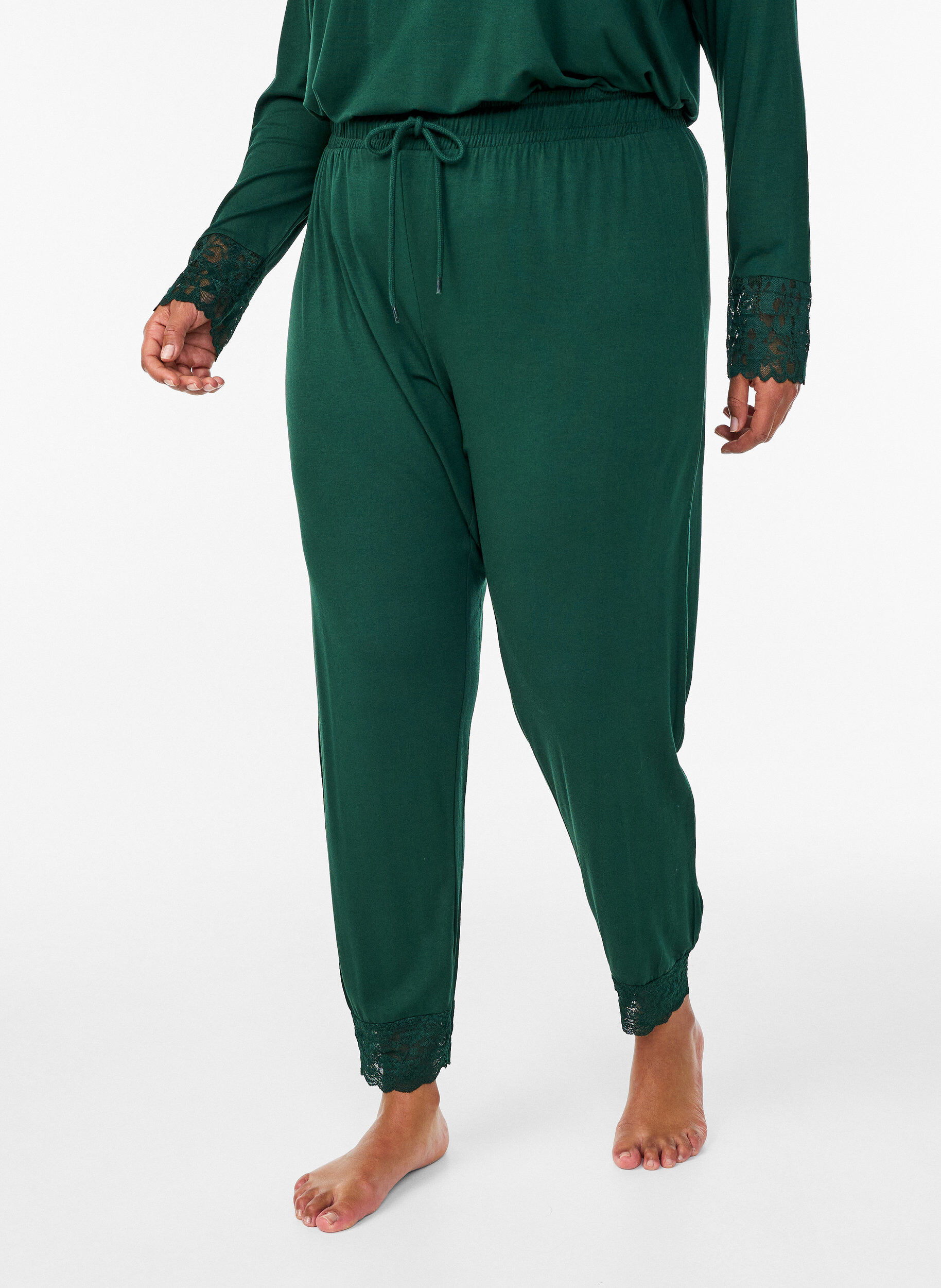 Zizzi Pyjamasbukser med blonderkant og h&oslash;y midje, Gr&oslash;nn, Model image number 2