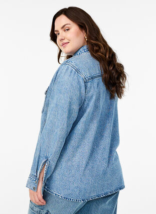 Zizzi Denimskjorte med brystlommer, Blå, Model image number 2