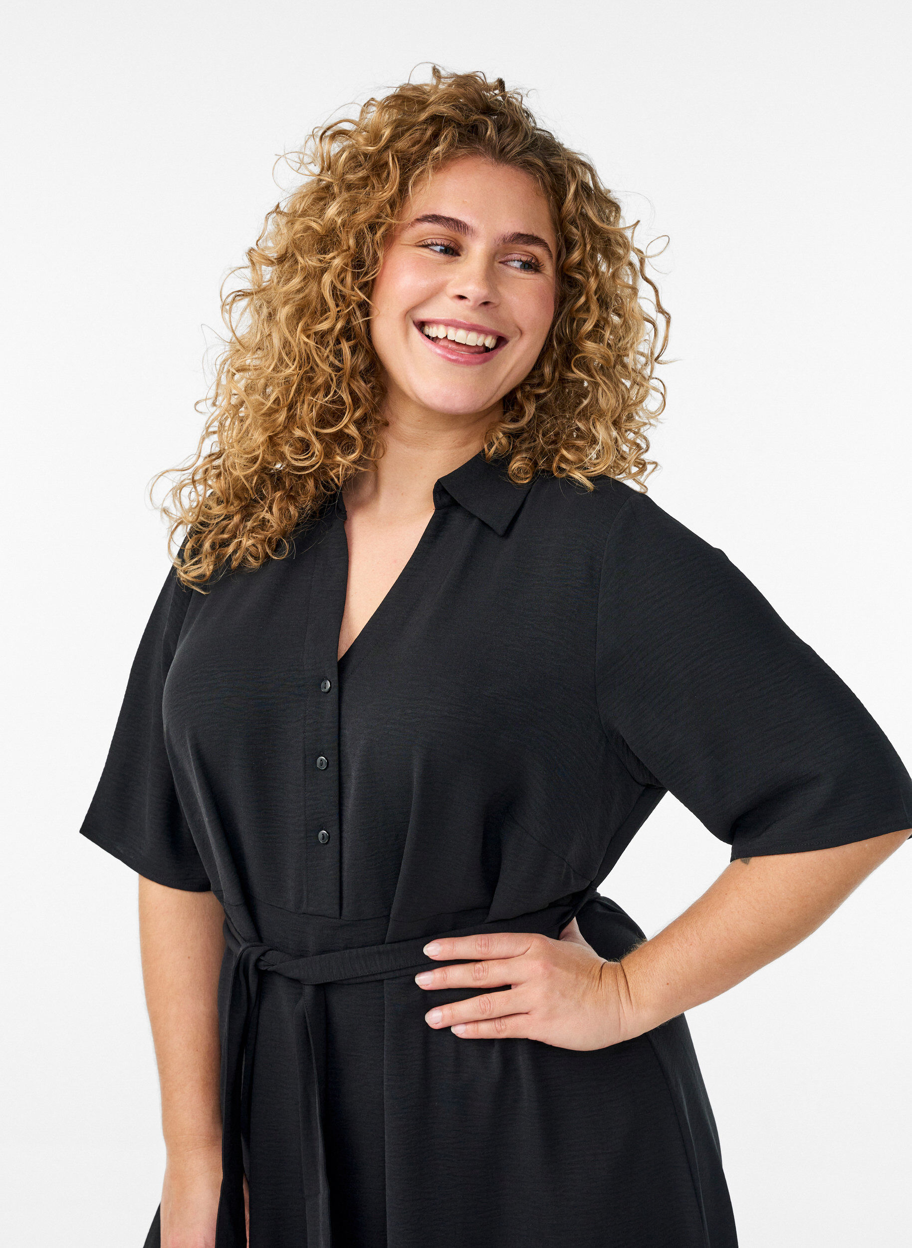 Zizzi Midiskjortekjole med knytebelte, Svart, Model image number 2