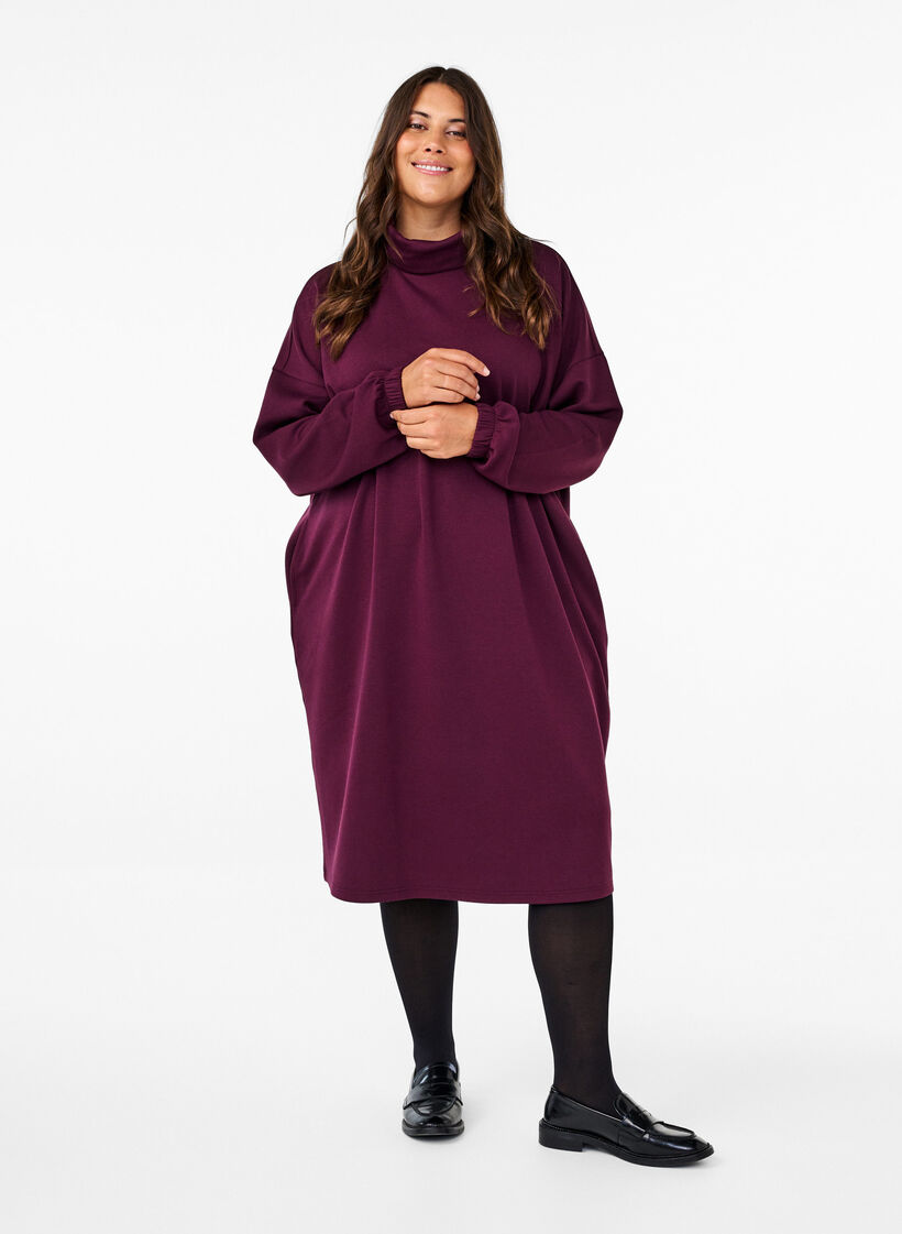 Turtleneck kjole i A-linjefasong, Rød, Model image number 1