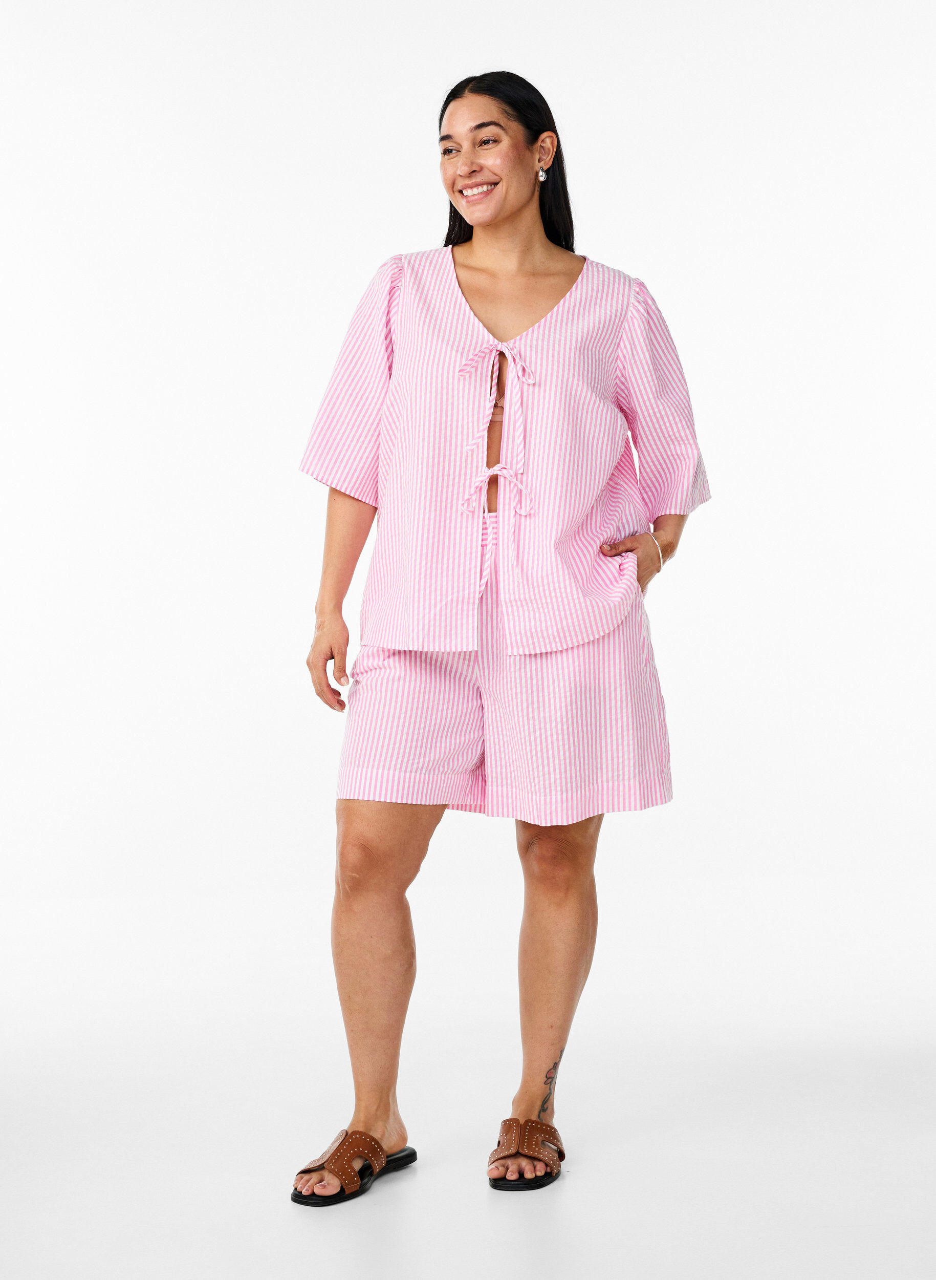 Zizzi FLASH - Stripete bluse med sl&oslash;yfer, Rosa, Model image number 1