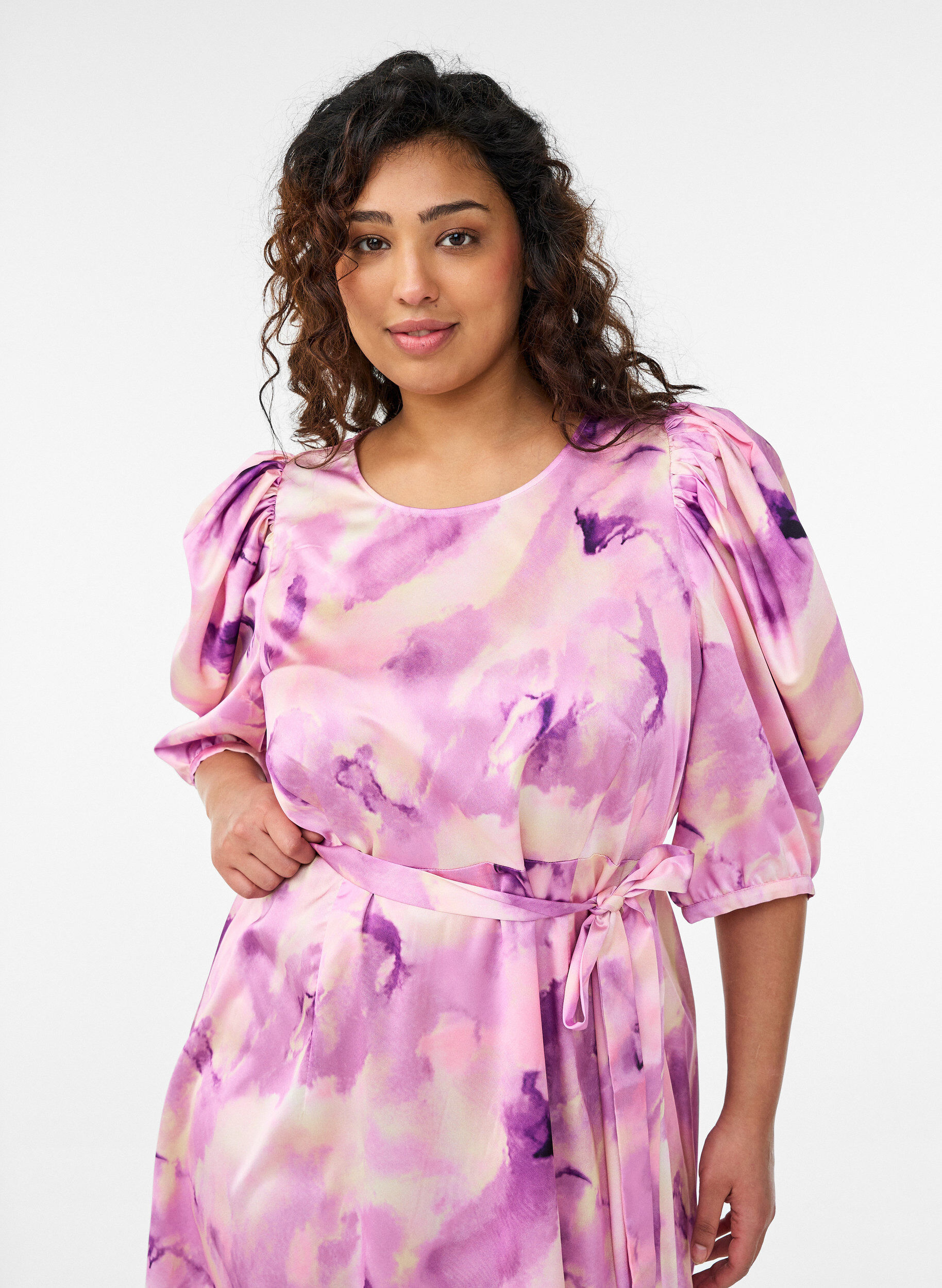 Zizzi Kortermet festkjole med knytebelte, Lilla, Model image number 2