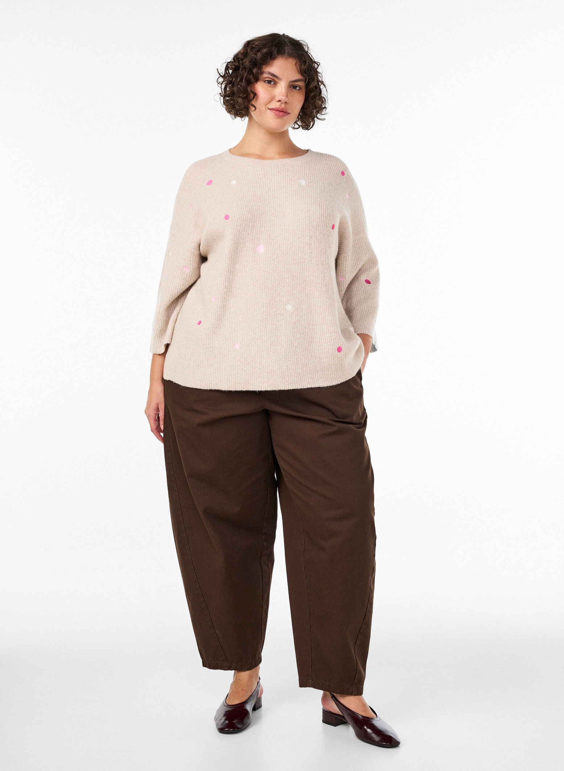 ZizziStrikkebluse med sm&aring; broderte motiver, Beige, Model image number 1