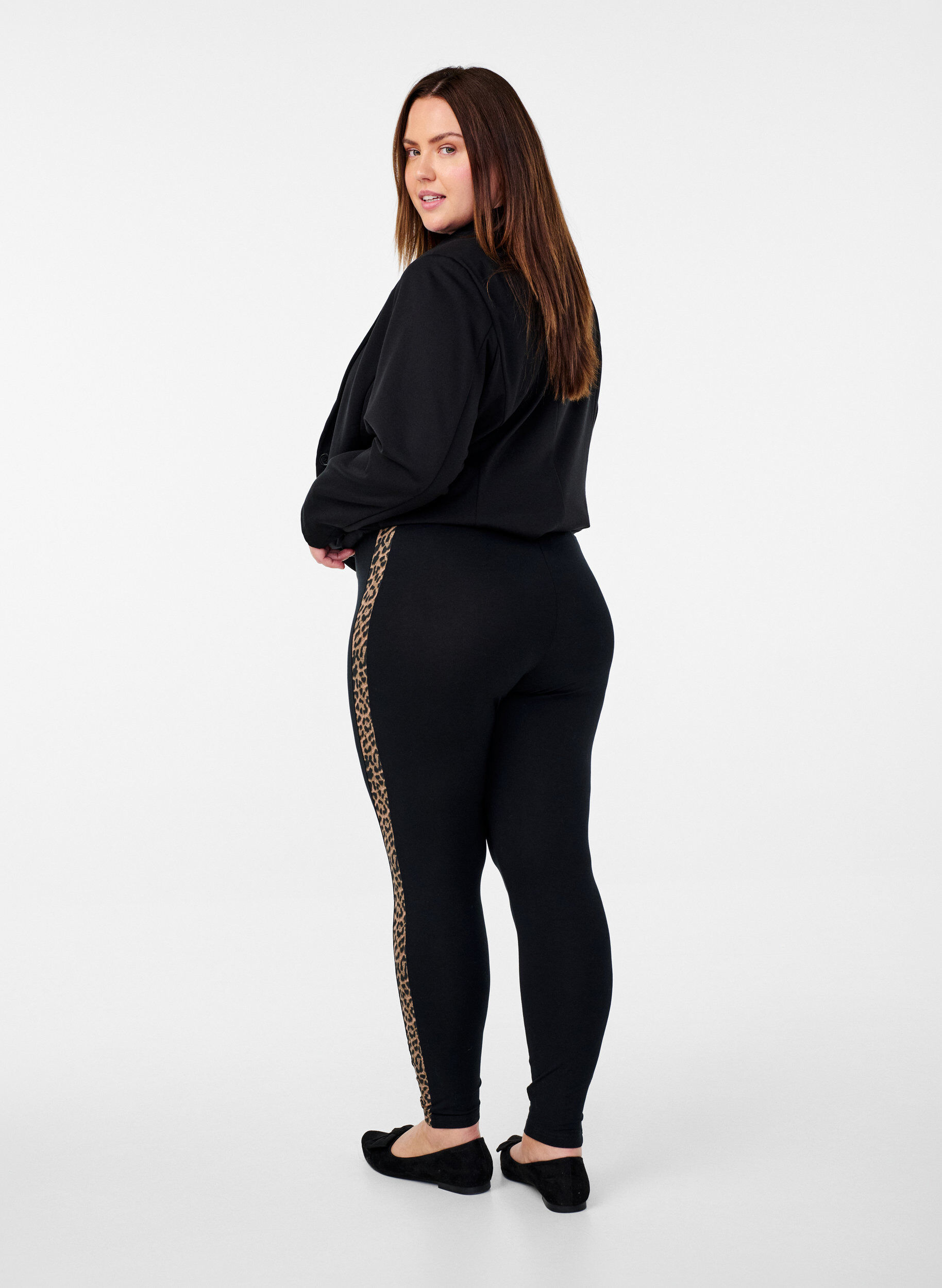 Zizzi Viscose leggings med leopardprint stripe, Black W. Leo, Model image number 1