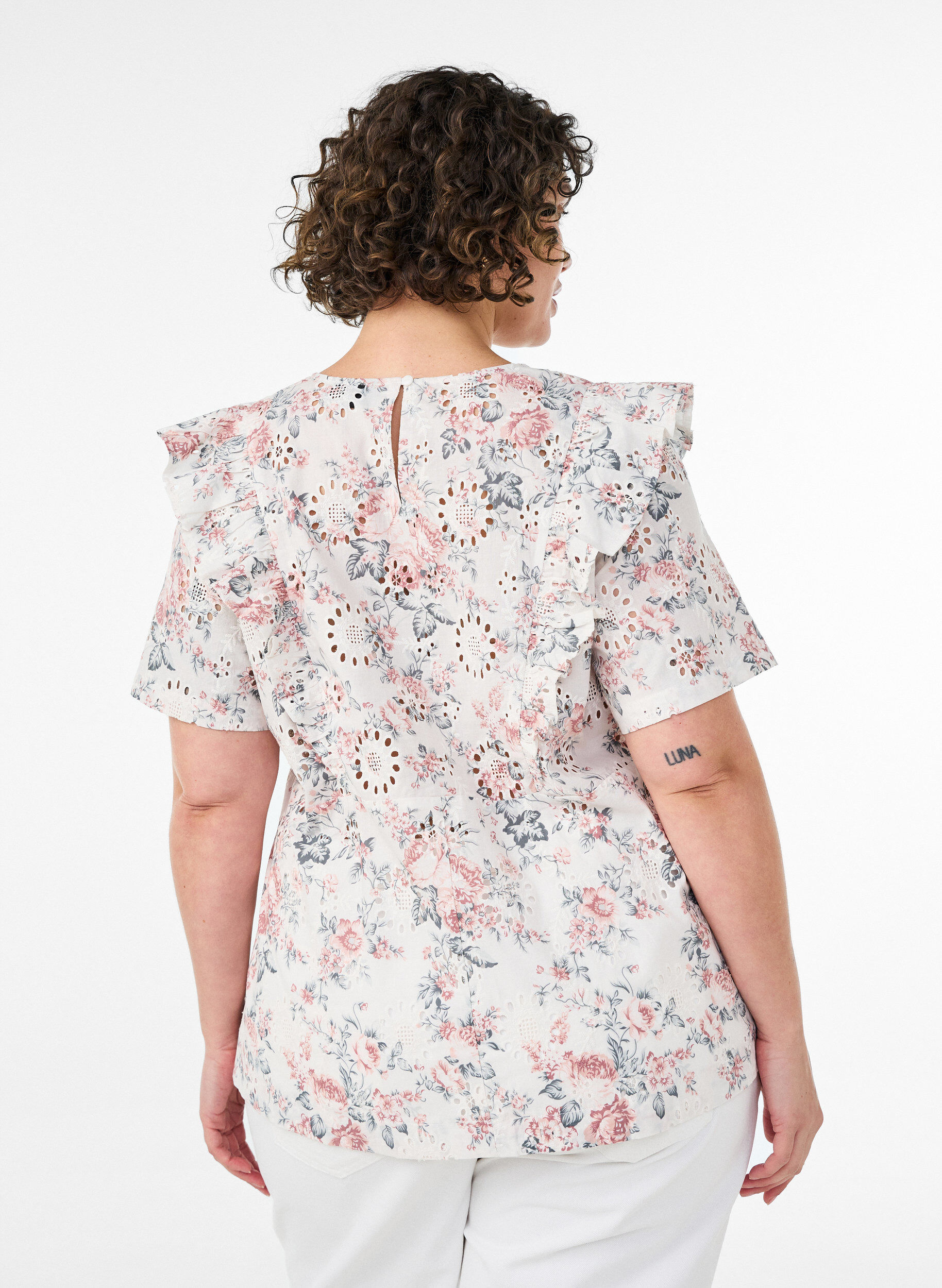 ZizziBluse i bomull med broderie anglaise og volanger, Rosa, Model image number 2