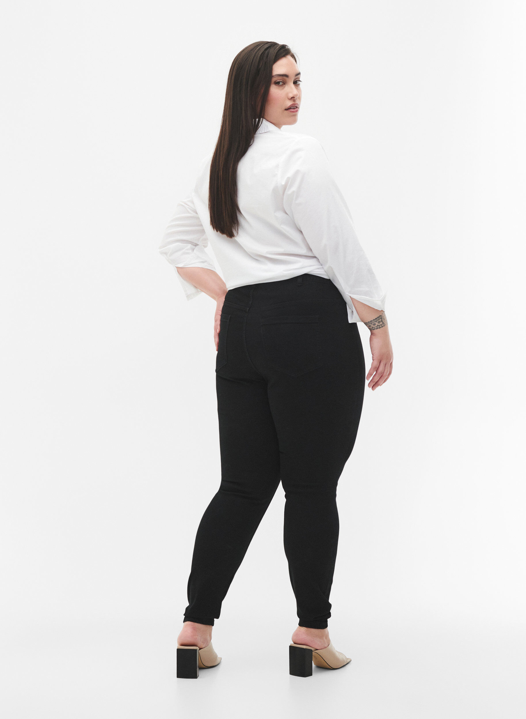 Zizzi Jeggings med baklommer, Black, Model image number 1