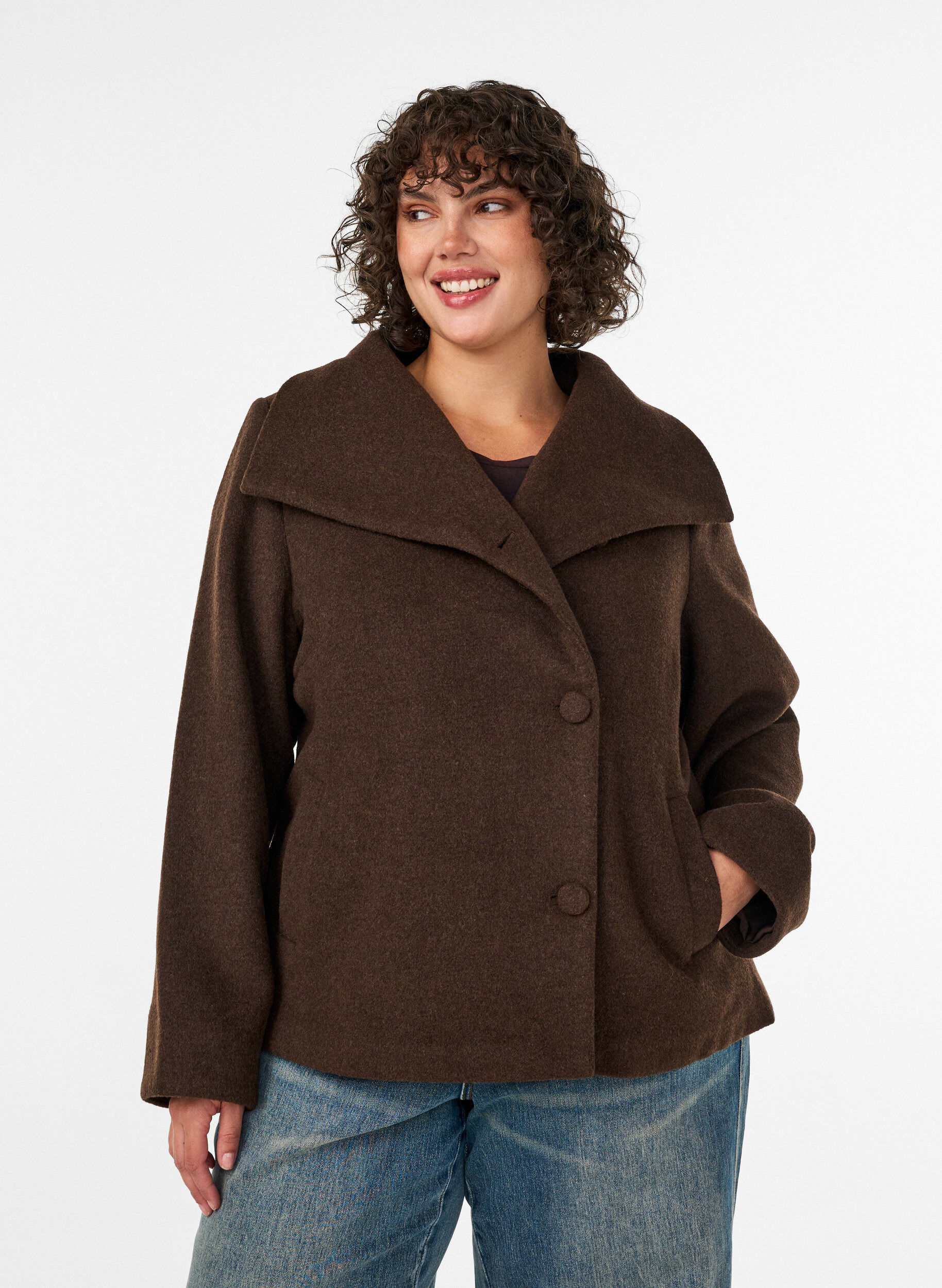 ZizziKort jakke med asymmetrisk knappelukking, Brun, Model image number 0